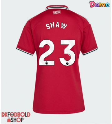 Manchester United Luke Shaw #23 Hjemmebanetrøje Dame 2026-27 Kort ærmer Manchester United Luke Shaw #23 Hjemmebanetrøje Dame 2026-27 Kort ærmer